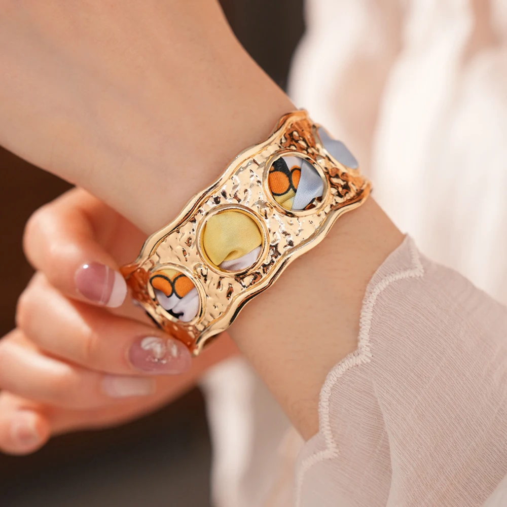 2026 New Trendy Silk Wrap Metal Opening Bangle Bracelet Retro Personalized Jewelry Fashion Girl Holiday Party Accessories
2026 New Trendy Silk Wrap Metal Opening Bangle Bracelet Retro Personalized Jewelry Fashion Girl Holiday Party Accessories