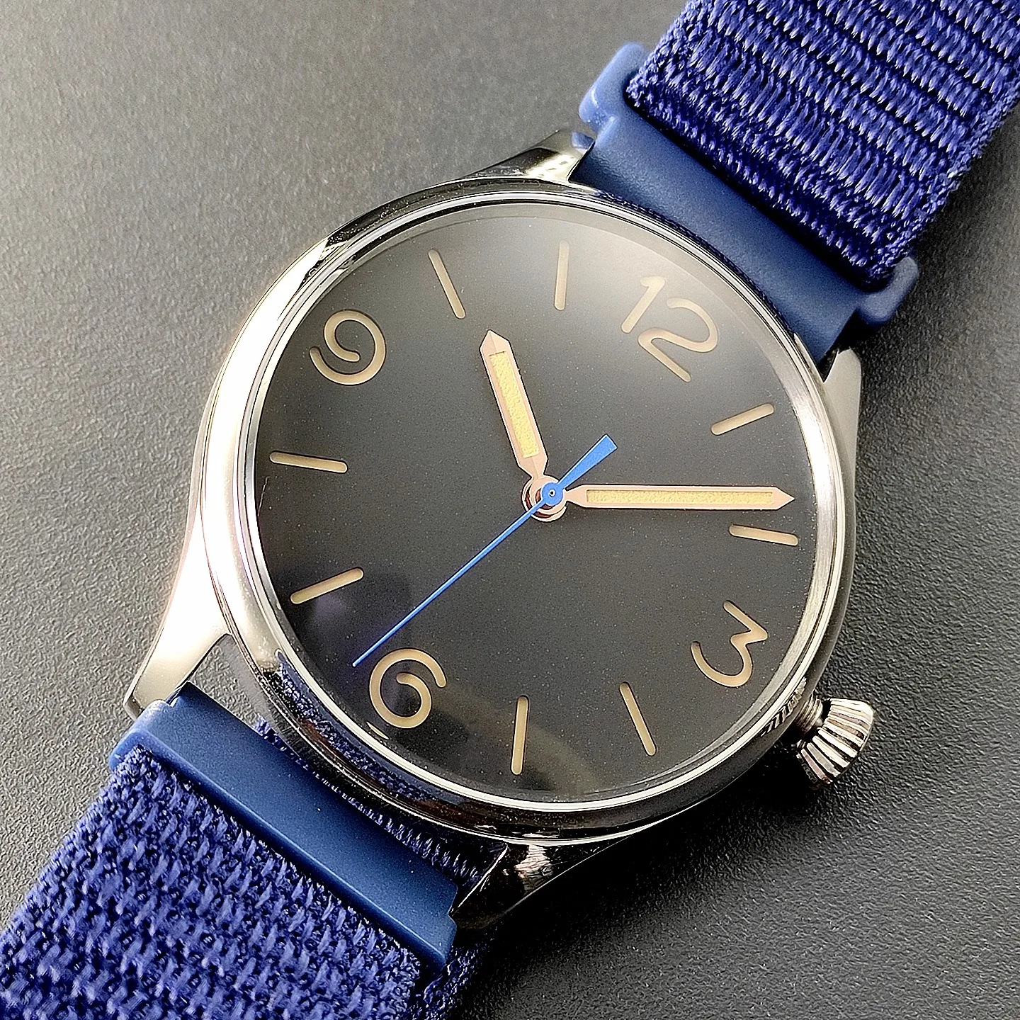 Мужские кварцевые часы Vakuy 44 мм, итальянский дизайн, механизм VH31, плавное отображение секунд, светящиеся стрелки, водонепроницаемые, календарь Калифорния, три стрелки
Мужские кварцевые часы Vakuy 44 мм, итальянский дизайн, механизм VH31, плавное отображение секунд, светящиеся стрелки, водонепроницаемые, календарь Калифорния, три стрелки