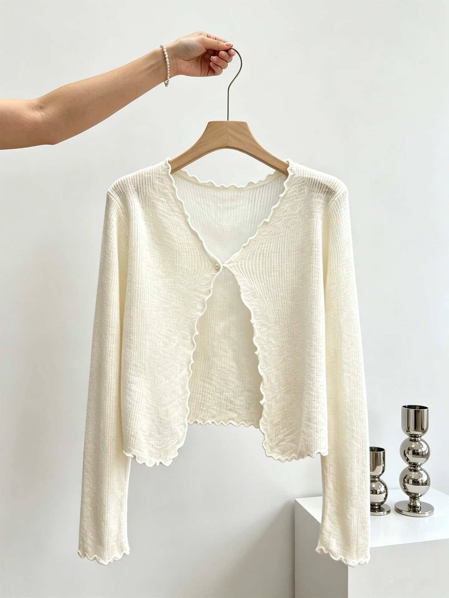 plus Size Women's Knitted Short Sleeve Cardigan Slim Fit UV Protection Light Weight Wood Grain Design Casual Summer Top
plus Size Women's Knitted Short Sleeve Cardigan Slim Fit UV Protection Light Weight Wood Grain Design Casual Summer Top