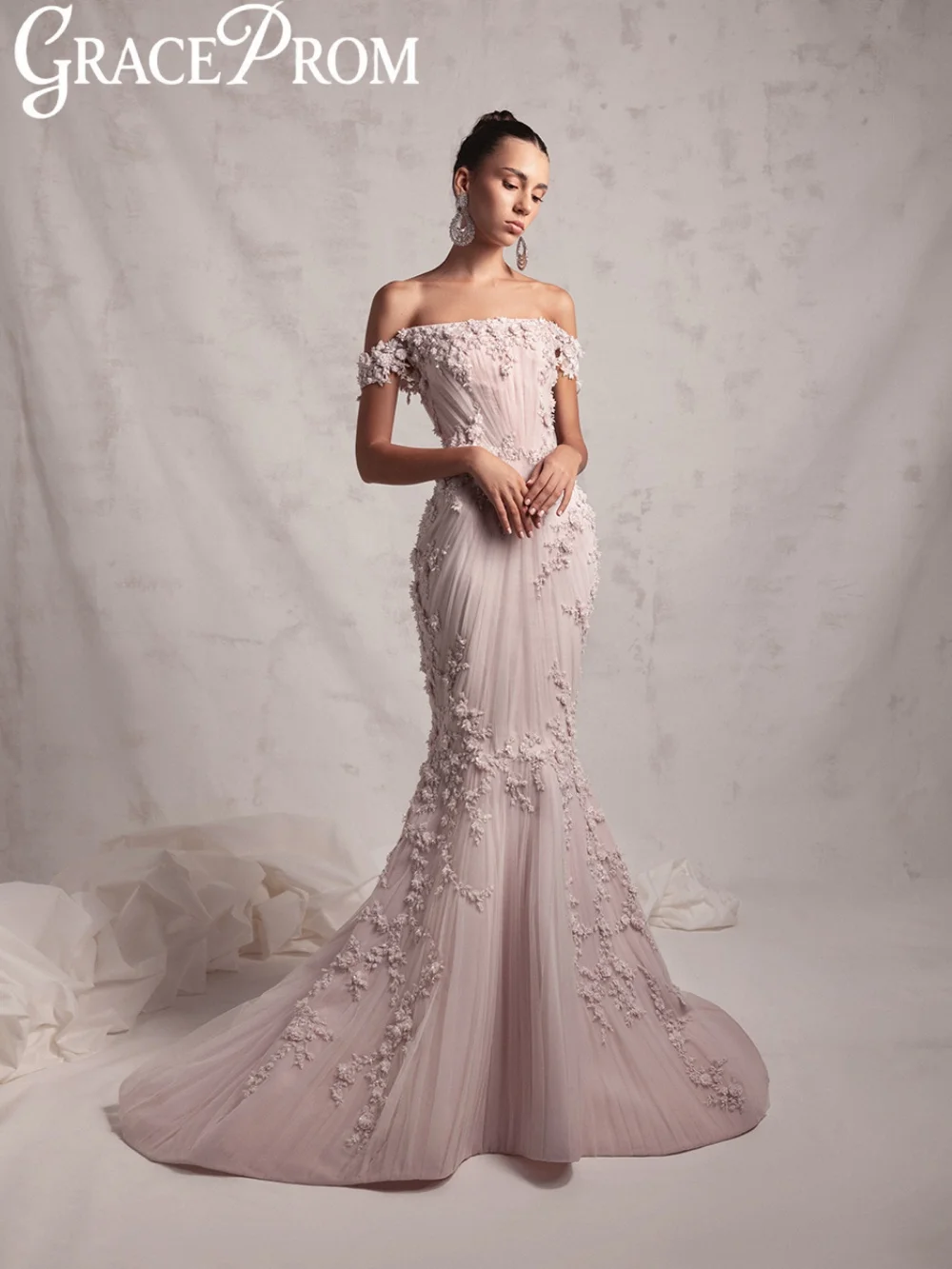 Pleated Tulle Beaded Evening Dress Exquisite 3D Floral Mermaid Long Wedding Party Gowns Customized Off Shoulder Banquet Gowns
Pleated Tulle Beaded Evening Dress Exquisite 3D Floral Mermaid Long Wedding Party Gowns Customized Off Shoulder Banquet Gowns