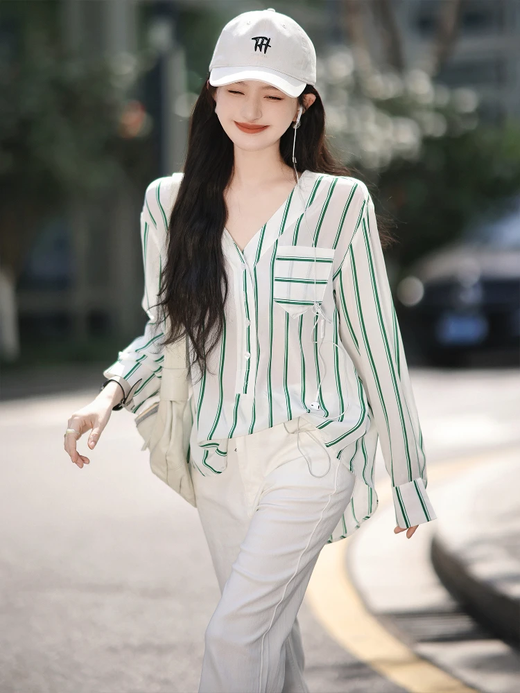 Шелковая блузка Zhaodaxi в полоску для женщин, летняя, белая, 100% шелк, V-образный вырез, для повседневной носки, простой дизайн
Шелковая блузка Zhaodaxi в полоску для женщин, летняя, белая, 100% шелк, V-образный вырез, для повседневной носки, простой дизайн