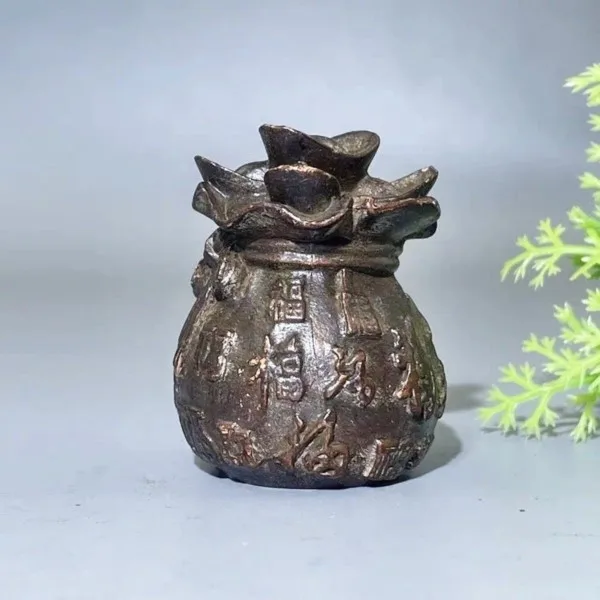 Playing with old goods, pure copper, thick and heavy, attracting wealth, receiving blessings, safety, money bags, lucky bags, de
Playing with old goods, pure copper, thick and heavy, attracting wealth, receiving blessings, safety, money bags, lucky bags, de