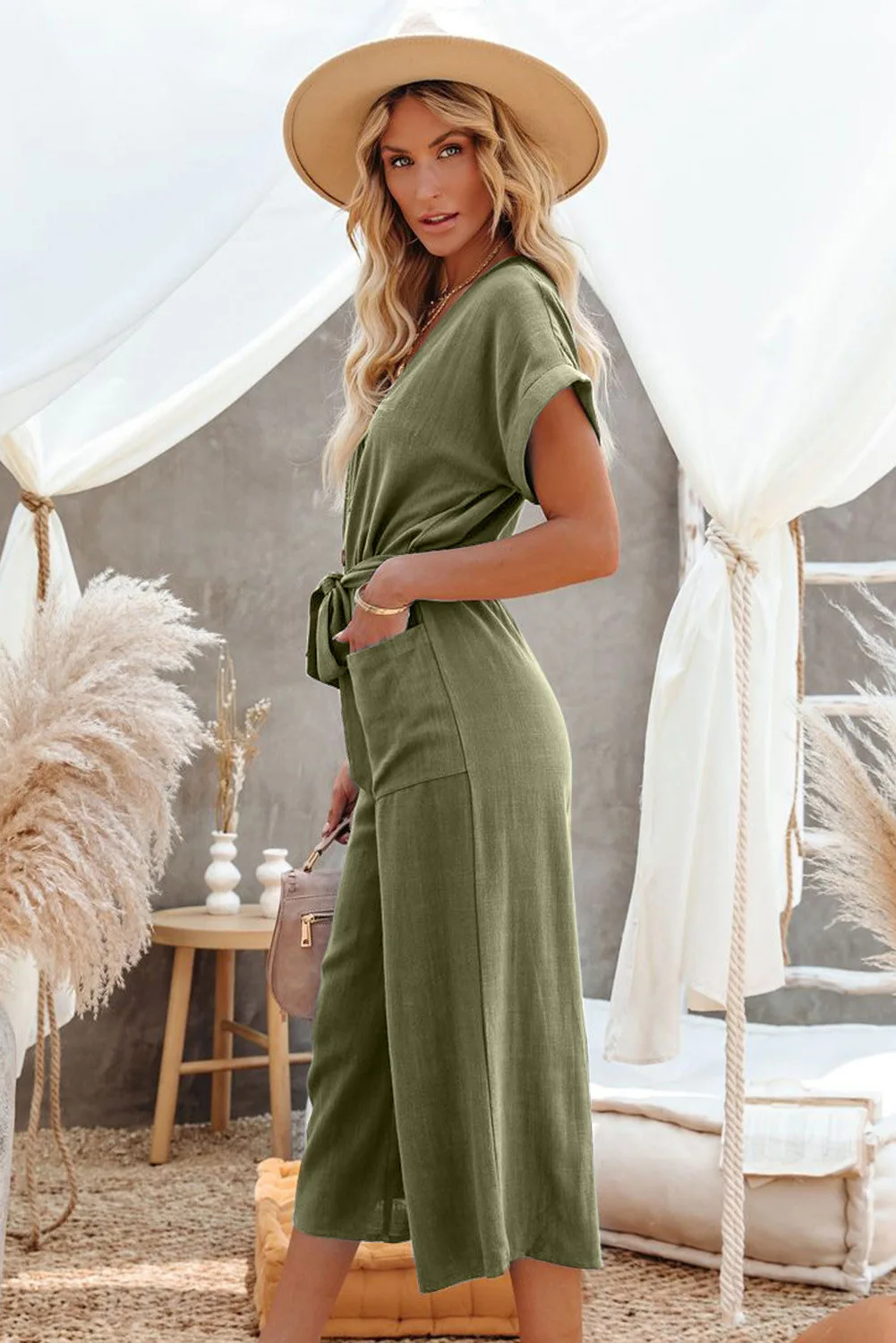 2026 Summer New Solid Color Jumpsuit Loose Casual Pocket Sexy V-Neck Cropped Wide-Leg Jumpsuit For Women Elegant Lady Body Suits
2026 Summer New Solid Color Jumpsuit Loose Casual Pocket Sexy V-Neck Cropped Wide-Leg Jumpsuit For Women Elegant Lady Body Suits