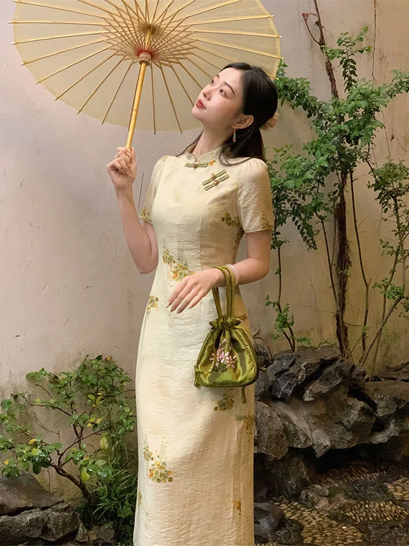 2023 Beige Popular Women Cheongsam Chinese Style Short Sleeve Floral Long Dress Casual Summer Slim Long Qipao S To XXL S2040
2023 Beige Popular Women Cheongsam Chinese Style Short Sleeve Floral Long Dress Casual Summer Slim Long Qipao S To XXL S2040