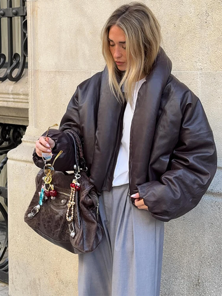 Fashion Solid Leather Jacket Women Attached Collar Thicken Long Sleeve Warm Loose Coats 2025 Autumn Winter Lady Outerwear
Fashion Solid Leather Jacket Women Attached Collar Thicken Long Sleeve Warm Loose Coats 2025 Autumn Winter Lady Outerwear