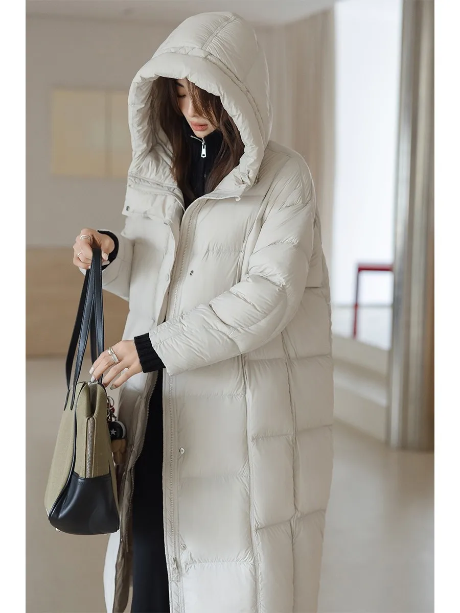 Женская длинная свободная легкая пуховая куртка с капюшоном, 90% белый пух, теплая, для повседневной носки, в корейском стиле
Женская длинная свободная легкая пуховая куртка с капюшоном, 90% белый пух, теплая, для повседневной носки, в корейском стиле