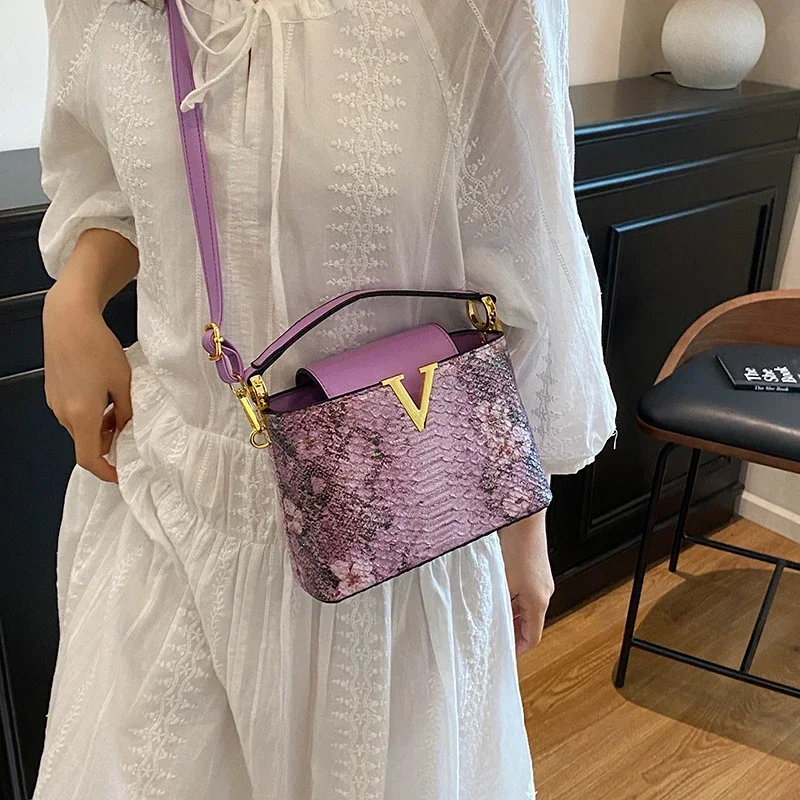 2025 Luxury Simple Messenger Purse Bag For Commuter Use With Solid Color And Trendy Minimalist Look
2025 Luxury Simple Messenger Purse Bag For Commuter Use With Solid Color And Trendy Minimalist Look