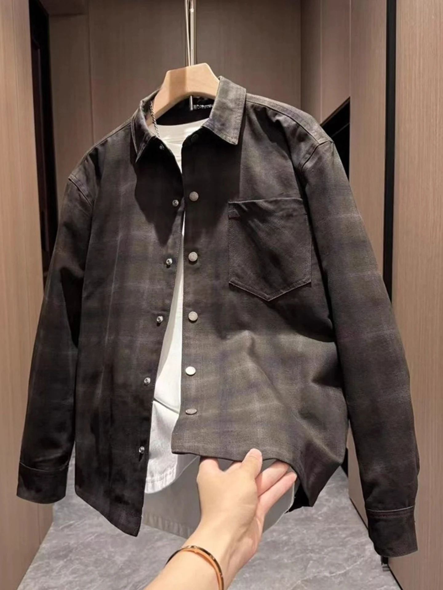 Loose Plaid Long Sve Men's irt Korean Sle Autumn Winter New Faion Retro Versatile Haome Top Polyester Fiber
Loose Plaid Long Sve Men's irt Korean Sle Autumn Winter New Faion Retro Versatile Haome Top Polyester Fiber