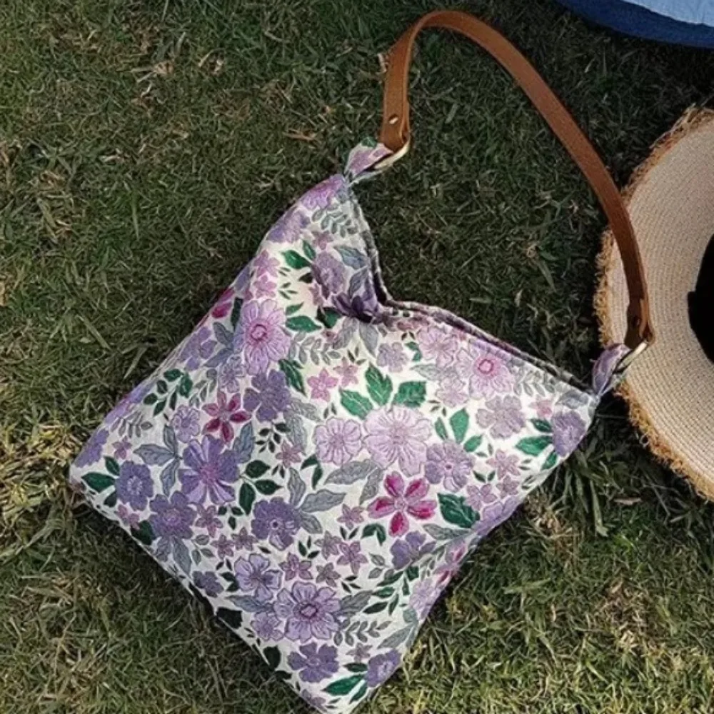 Beautiful Flower Shoulder Bag Square Tote Sac Femme Underar Bolso Zipper Bags for Woman Korean Style New Trendybolsos Mujer
Beautiful Flower Shoulder Bag Square Tote Sac Femme Underar Bolso Zipper Bags for Woman Korean Style New Trendybolsos Mujer