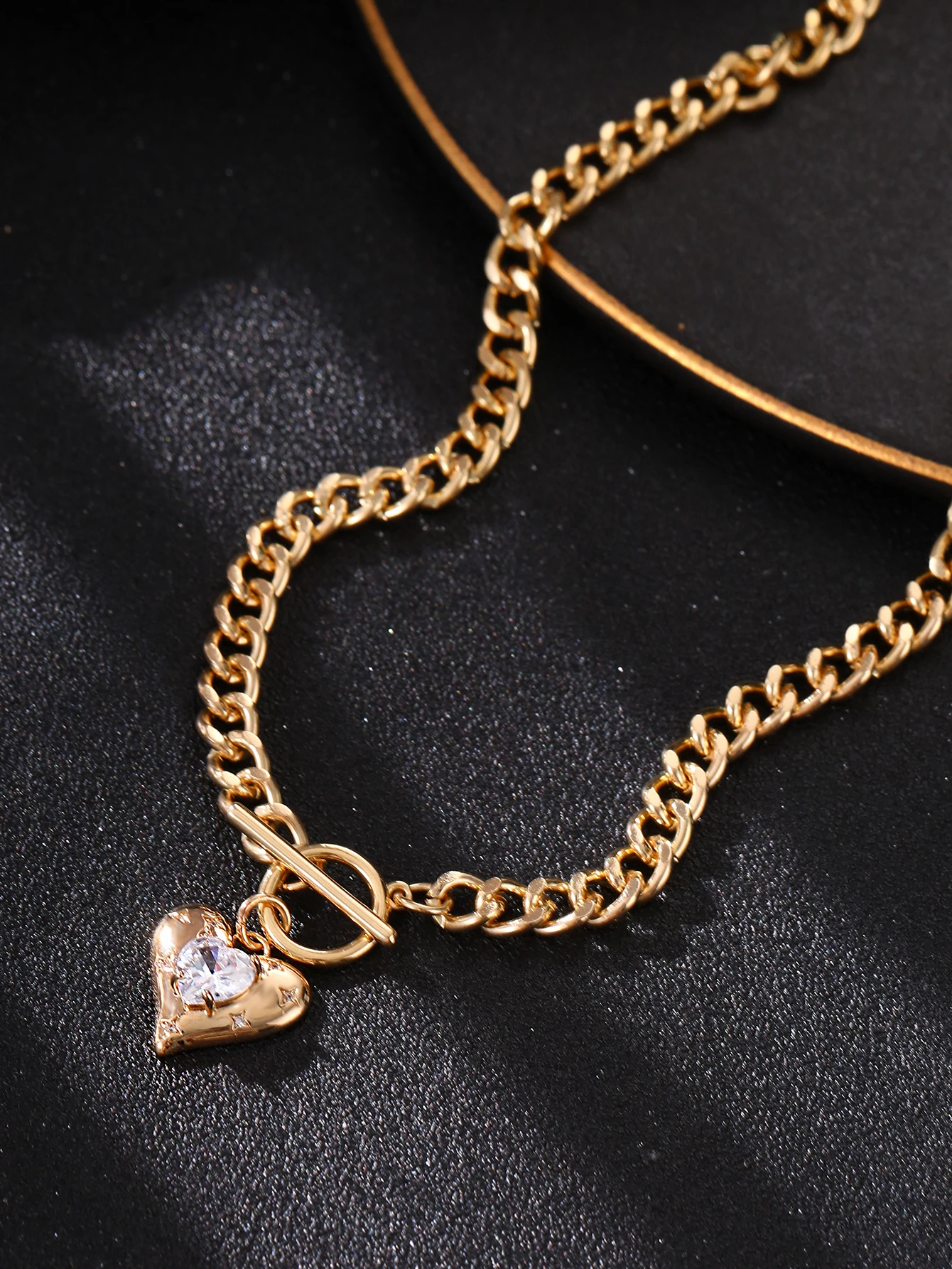 Women's Cute Heart-Shaped Zircon Pendant Necklace Ot Buckle for Vacation Party Shopping Daily Wear Sweet Romantic Jewelry
Women's Cute Heart-Shaped Zircon Pendant Necklace Ot Buckle for Vacation Party Shopping Daily Wear Sweet Romantic Jewelry