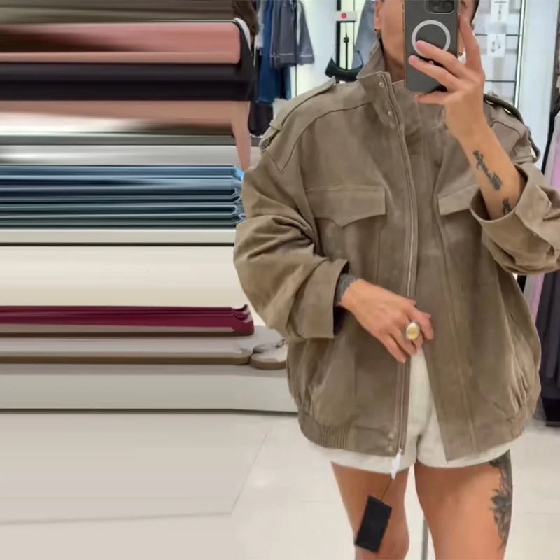 Fashionable Loose Suede Short Jacket For Women Casual Turn-Down Collar Zipper Pockets Coats 2025 Autumn Lady Loose Streetwear
Fashionable Loose Suede Short Jacket For Women Casual Turn-Down Collar Zipper Pockets Coats 2025 Autumn Lady Loose Streetwear