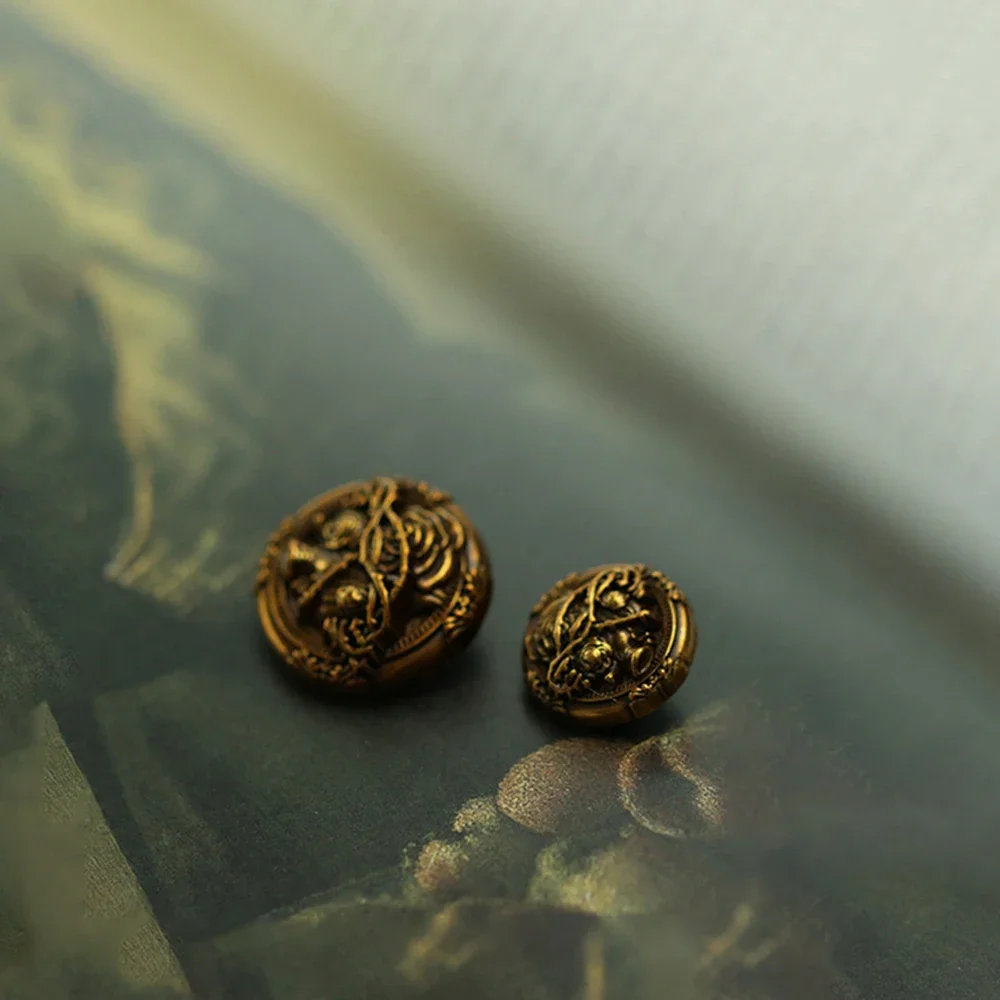 10pcs Vintage Rose Vine Metal Buttons for Sewing/Coats, 19/25mm, Antique Bronze, Decorative Round Buttons with Floral Design
10pcs Vintage Rose Vine Metal Buttons for Sewing/Coats, 19/25mm, Antique Bronze, Decorative Round Buttons with Floral Design