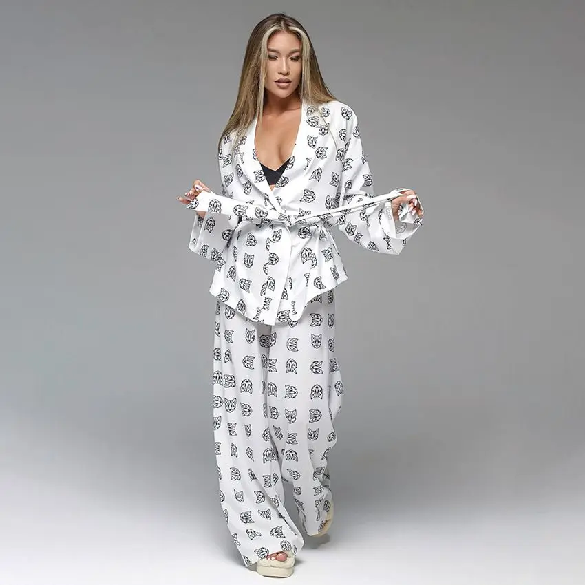 Casual women's suit Loose Comfortable and minimalist Printed Home Set Two piece set of cardigan top and pants
Casual women's suit Loose Comfortable and minimalist Printed Home Set Two piece set of cardigan top and pants