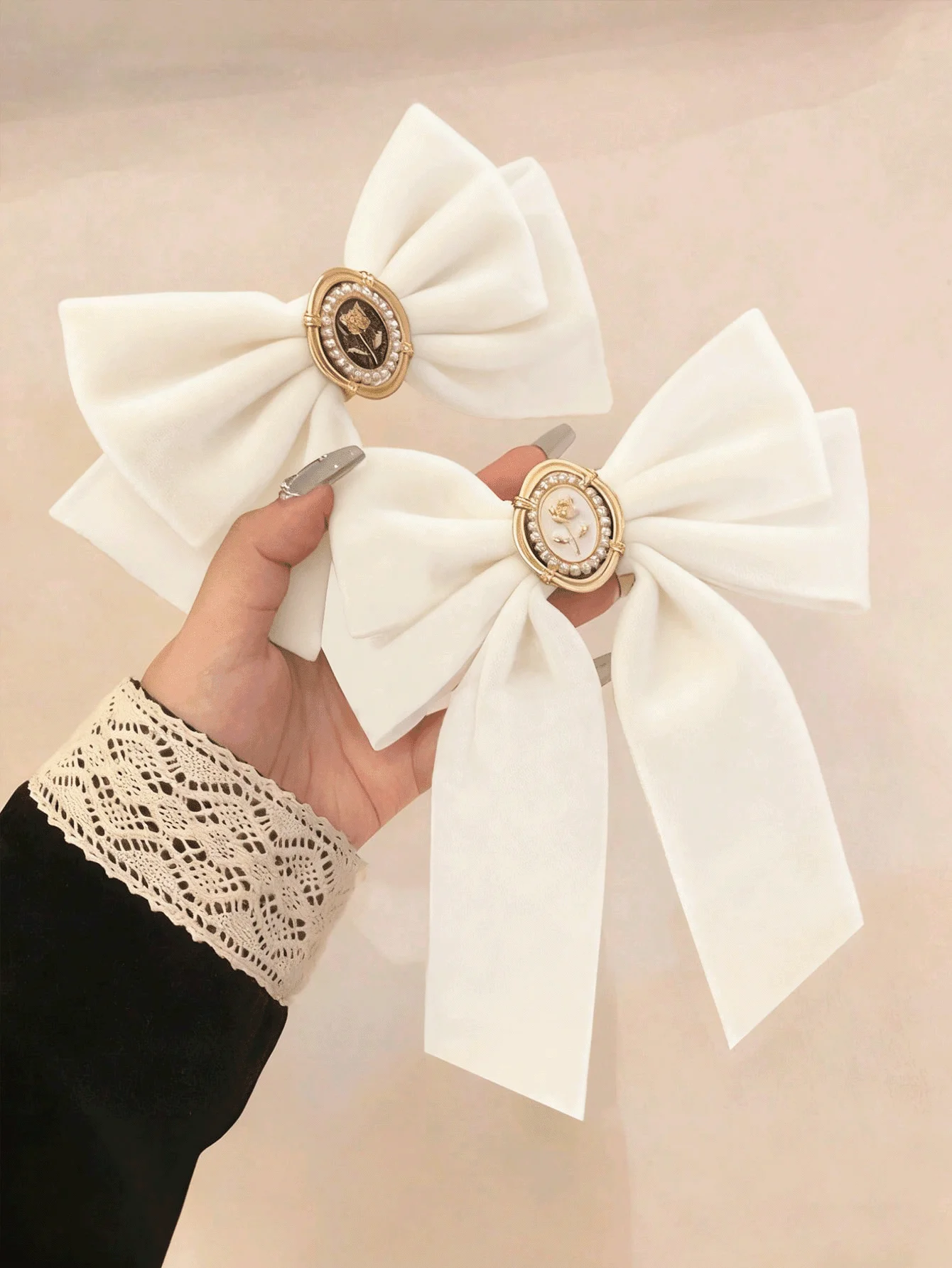 2 Pcs White Velvet Bow Hair Clips For Women, Vintage French Barrettes With Pearl Rose Cameo, Elegant Large Ribbon Bow With Long
2 Pcs White Velvet Bow Hair Clips For Women, Vintage French Barrettes With Pearl Rose Cameo, Elegant Large Ribbon Bow With Long