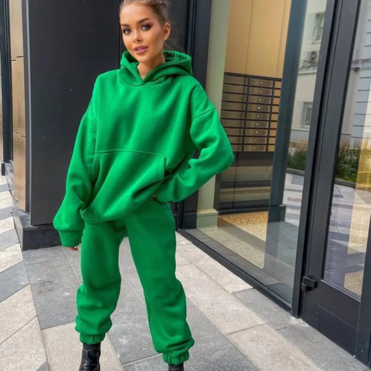 2023 Fashion Women's Autumn and Winter New Loose Casual Hooded Sweater Set Two-piece Set Sports Tracksuit Pants Workout Sets
2023 Fashion Women's Autumn and Winter New Loose Casual Hooded Sweater Set Two-piece Set Sports Tracksuit Pants Workout Sets