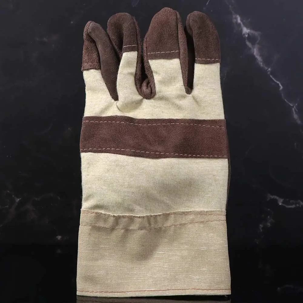 1 Pair Abrasion Resistant Leather Work Gloves Thickened Labor Protection Cowhide Welding Gloves Puncture Resistant
1 Pair Abrasion Resistant Leather Work Gloves Thickened Labor Protection Cowhide Welding Gloves Puncture Resistant