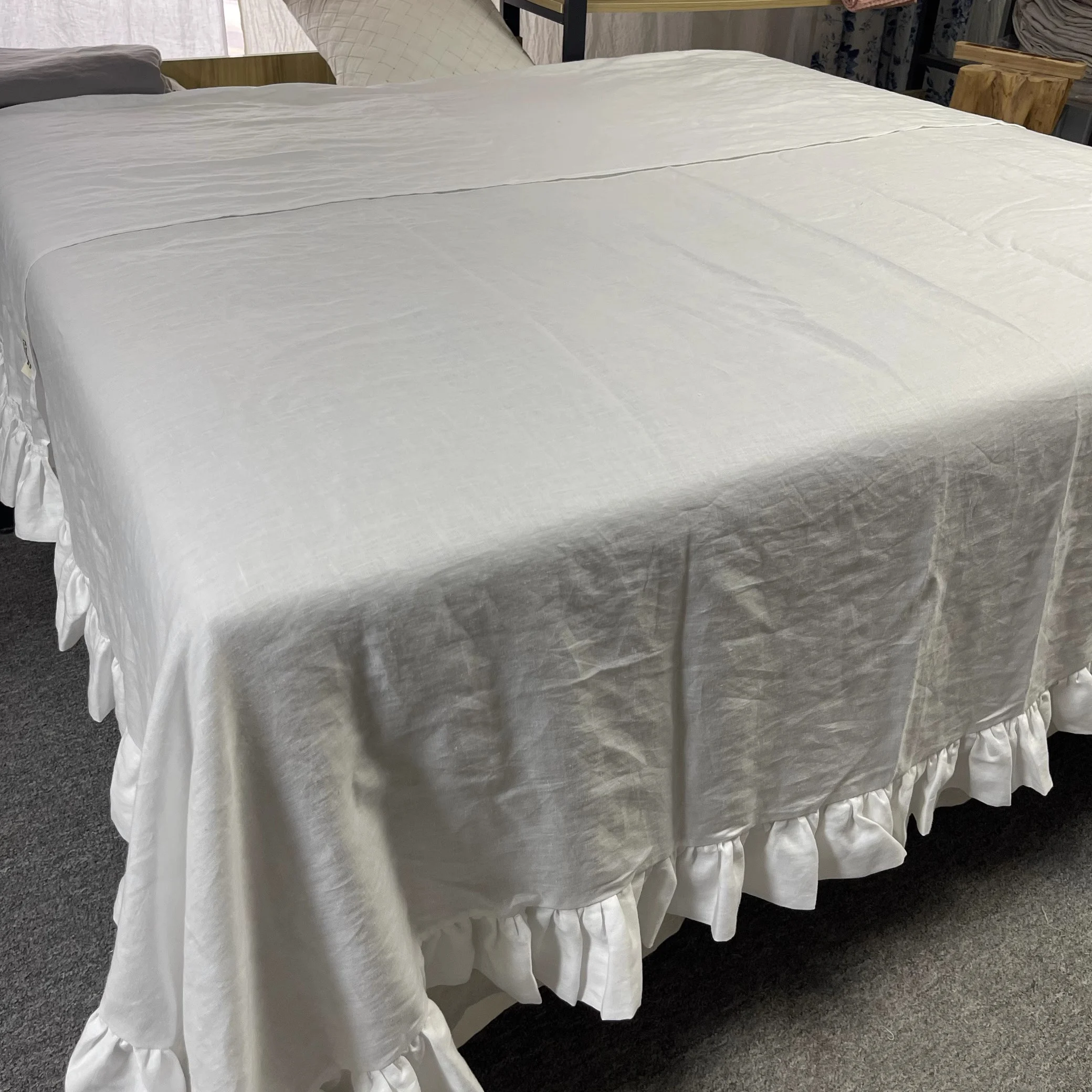 Однотонная белая плоская простыня принцессы в Корейском стиле, 100% льняное постельное белье, плоская простыня с рюшами и листьями лотоса для взрослых, без наволочек
Однотонная белая плоская простыня принцессы в Корейском стиле, 100% льняное постельное белье, плоская простыня с рюшами и листьями лотоса для взрослых, без наволочек