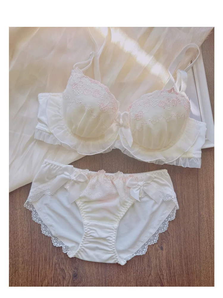 Sweet cute japanese bra set embroidery large underwear sexy lovely bralette comfortable breathable thin cup bra and panty set
Sweet cute japanese bra set embroidery large underwear sexy lovely bralette comfortable breathable thin cup bra and panty set