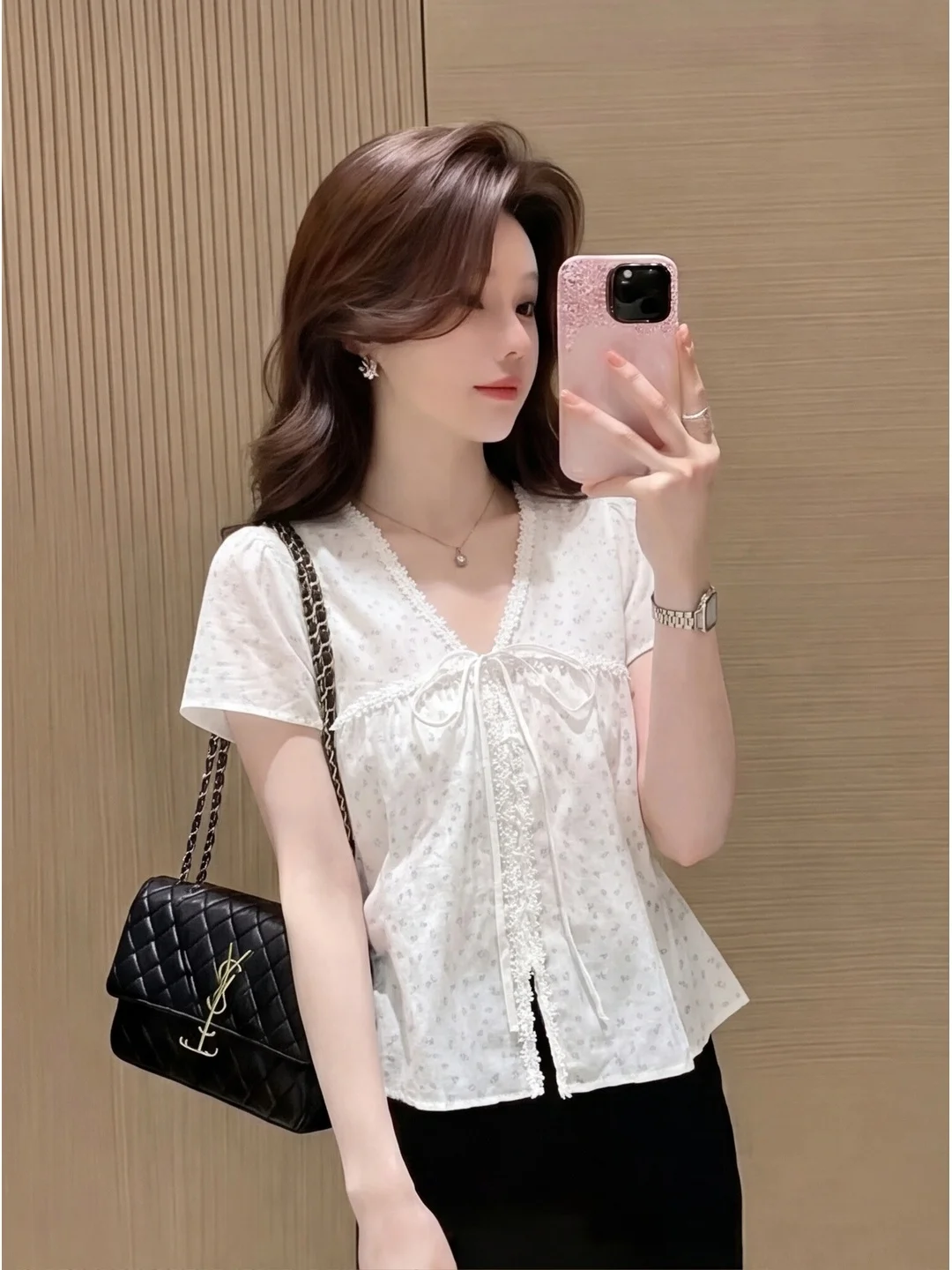 French Style Lace Knot Belted Shirt Women's Summer White Slimming Design Sense Elegance Top V-neck Tie Waist
French Style Lace Knot Belted Shirt Women's Summer White Slimming Design Sense Elegance Top V-neck Tie Waist