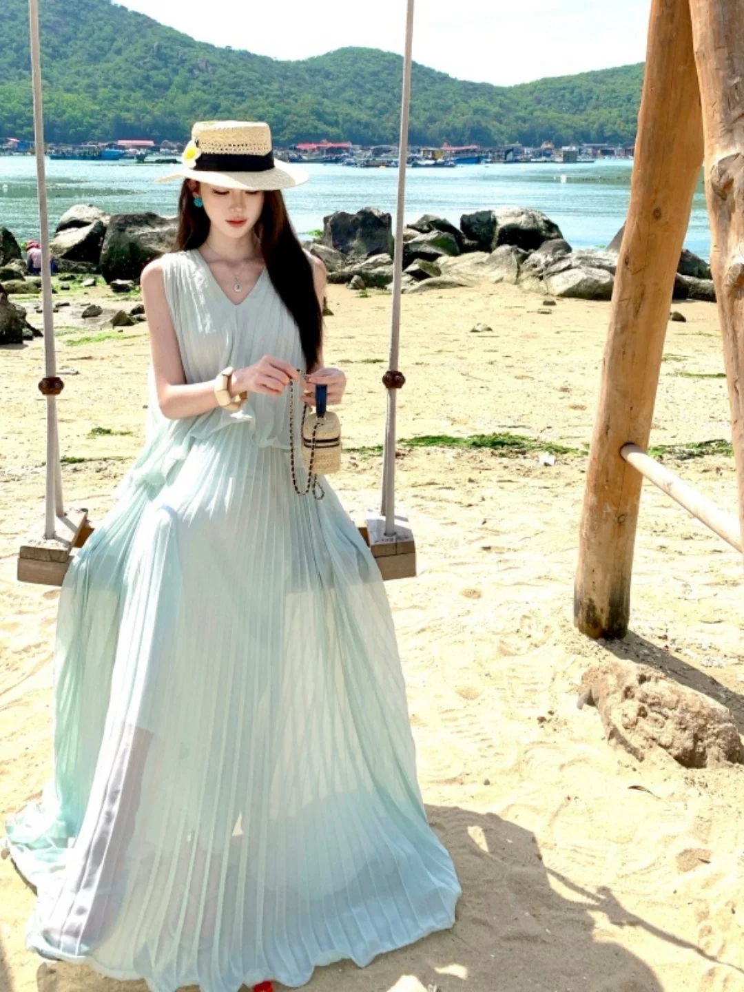 Gentle Breeze Unique Beautiful V-neck Fairy Halter Long Dress Beach Vacation Style Mid-high Waist Cotton Summer Dress
Gentle Breeze Unique Beautiful V-neck Fairy Halter Long Dress Beach Vacation Style Mid-high Waist Cotton Summer Dress