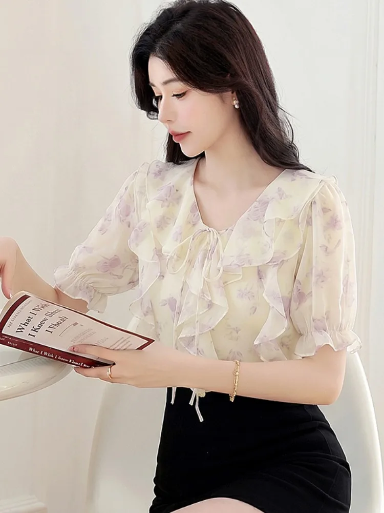 Elegant Short Sleeve V-Neck Chiffon Shirt Women's Summer Fashionable Top Lace Trim Blouse Sleeve Bell Sleeve Print Floral Pat...
Elegant Short Sleeve V-Neck Chiffon Shirt Women's Summer Fashionable Top Lace Trim Blouse Sleeve Bell Sleeve Print Floral Pat...