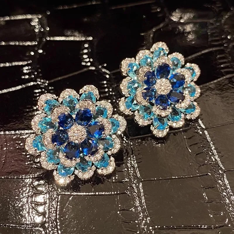 Blue Zircon Temperament Light Luxury Flower Earrings
Blue Zircon Temperament Light Luxury Flower Earrings