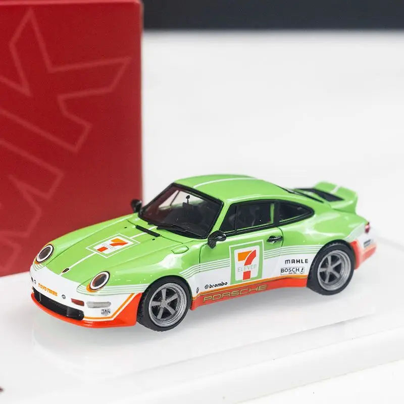 MKM масштаб 1:64 Porsche 993 7-пенальная модель автомобиля из смолы, Коллекционная игрушка, подарок, сувенир, демонстрационный орнамент
MKM масштаб 1:64 Porsche 993 7-пенальная модель автомобиля из смолы, Коллекционная игрушка, подарок, сувенир, демонстрационный орнамент