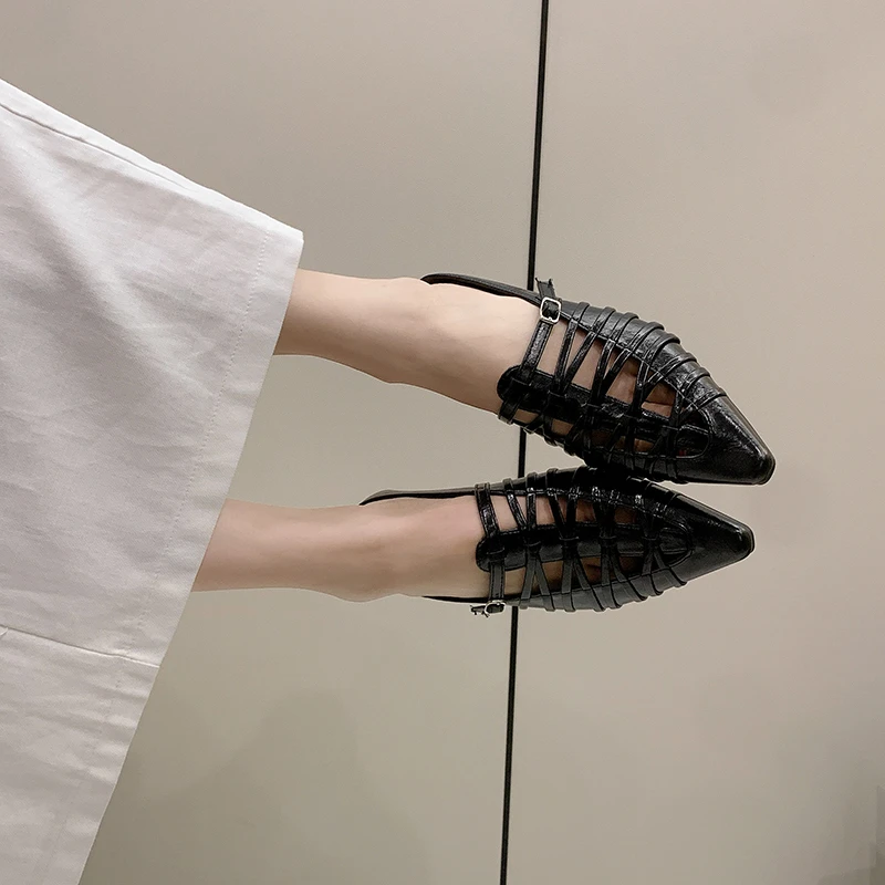 Summer Flat New Slippers French Outside Wear Hollow Fashion Woven Baotou 2026 Pointed Toe
Summer Flat New Slippers French Outside Wear Hollow Fashion Woven Baotou 2026 Pointed Toe