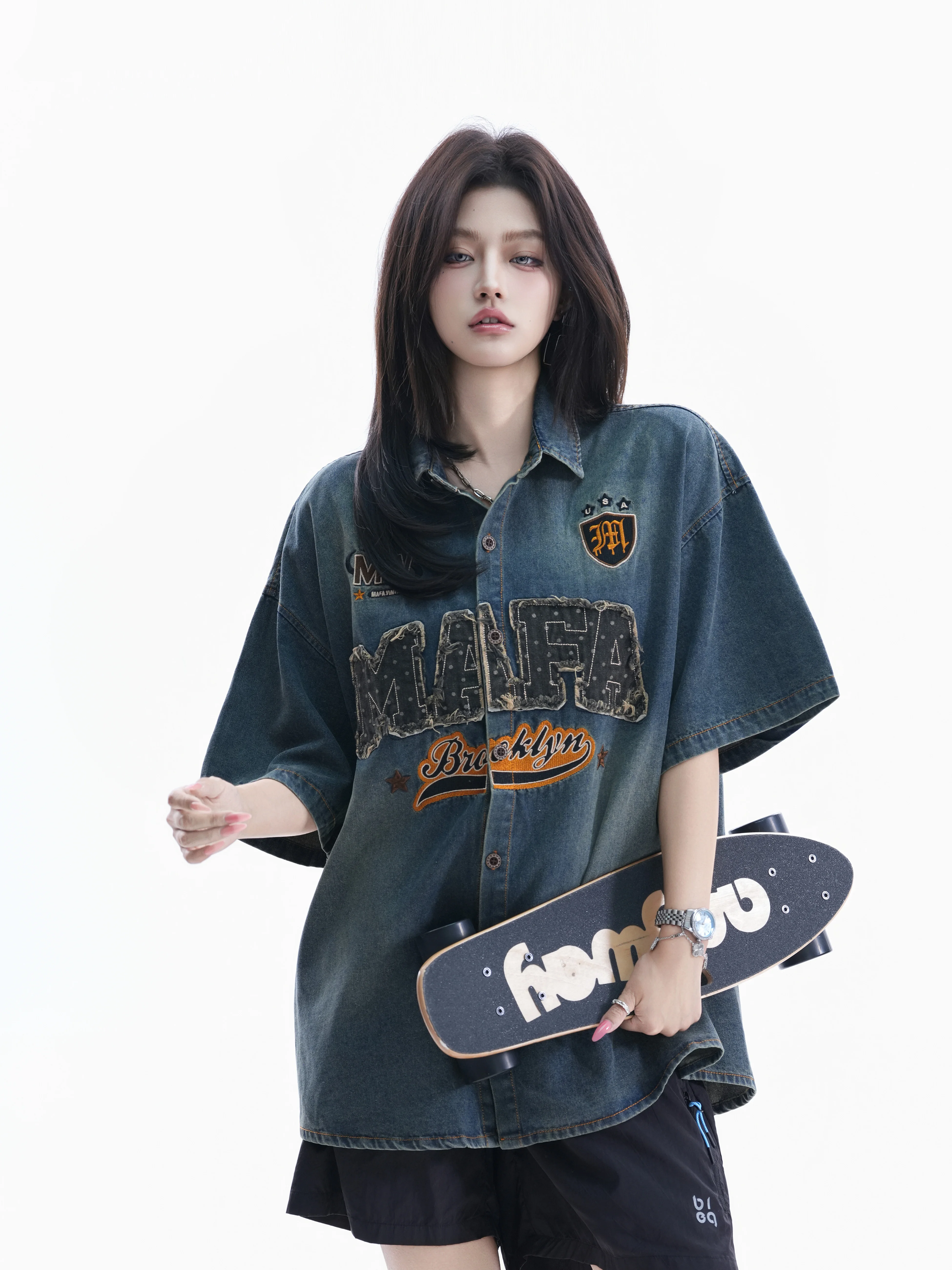 Retro American Style Faded Denim Short Sleeve Letter Print Loose Fit Couple's Shirt Small Ball Cotton Casual Top for Women
Retro American Style Faded Denim Short Sleeve Letter Print Loose Fit Couple's Shirt Small Ball Cotton Casual Top for Women