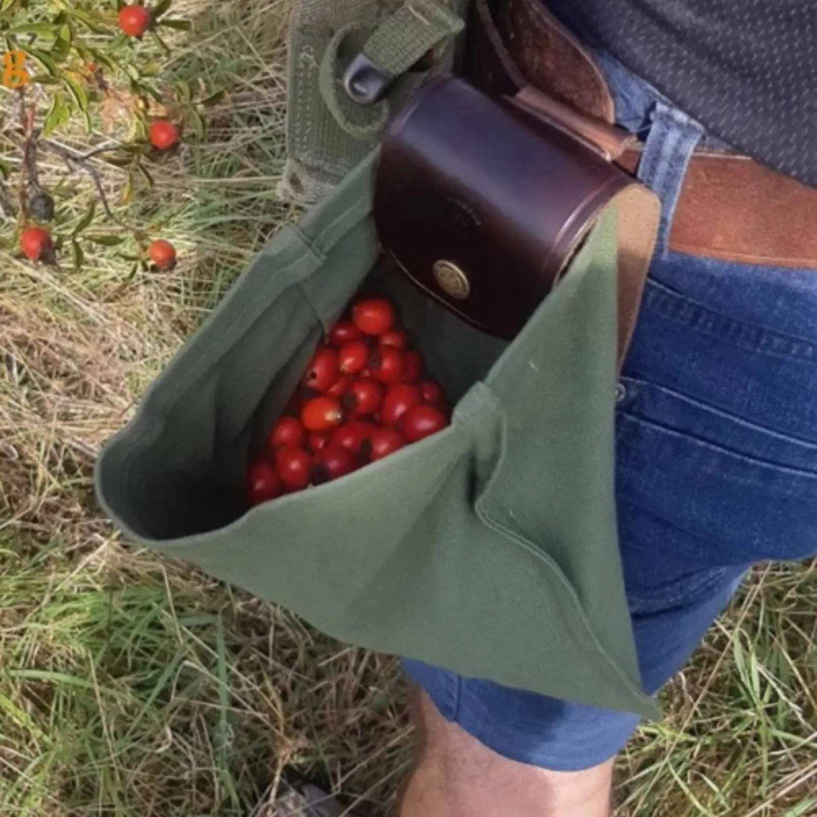 Canvas Forage Bag Portable Fruit Picking Bag Foraging Pouch Space-Saving for Camping
Canvas Forage Bag Portable Fruit Picking Bag Foraging Pouch Space-Saving for Camping