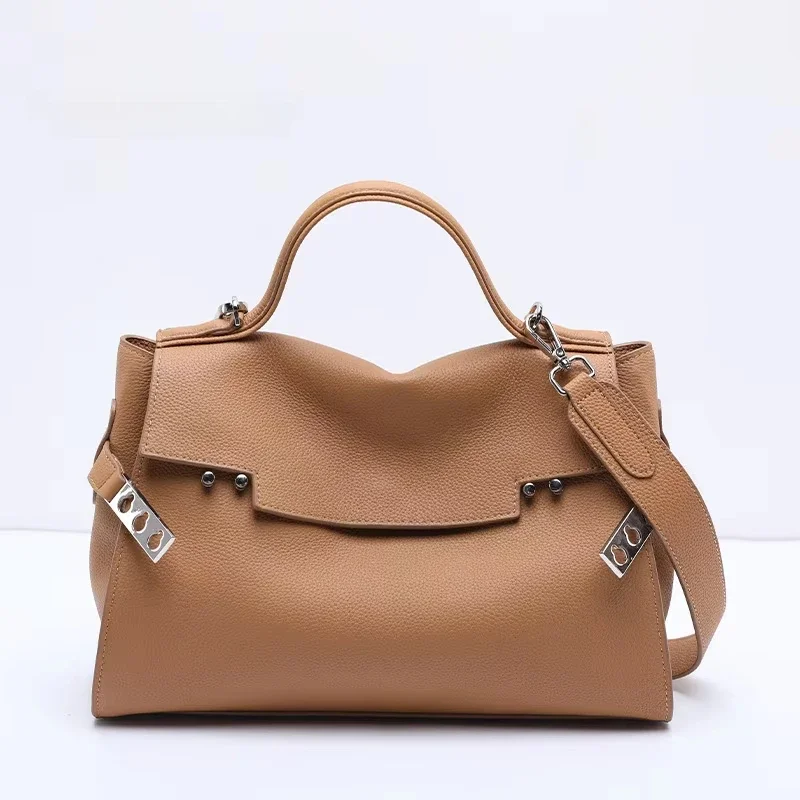 New Fashion Handbag First-layer Cowhide Designer Bag Simple Commuter Leather Large-capacity Shoulder Women's Bag Leisure
New Fashion Handbag First-layer Cowhide Designer Bag Simple Commuter Leather Large-capacity Shoulder Women's Bag Leisure