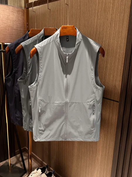 Men's Summer New Style Casual Milk Silk Stand Collar Outdoor Leisure Sun Protection Vest Comfortable All-Match Zipper Decoration
Men's Summer New Style Casual Milk Silk Stand Collar Outdoor Leisure Sun Protection Vest Comfortable All-Match Zipper Decoration