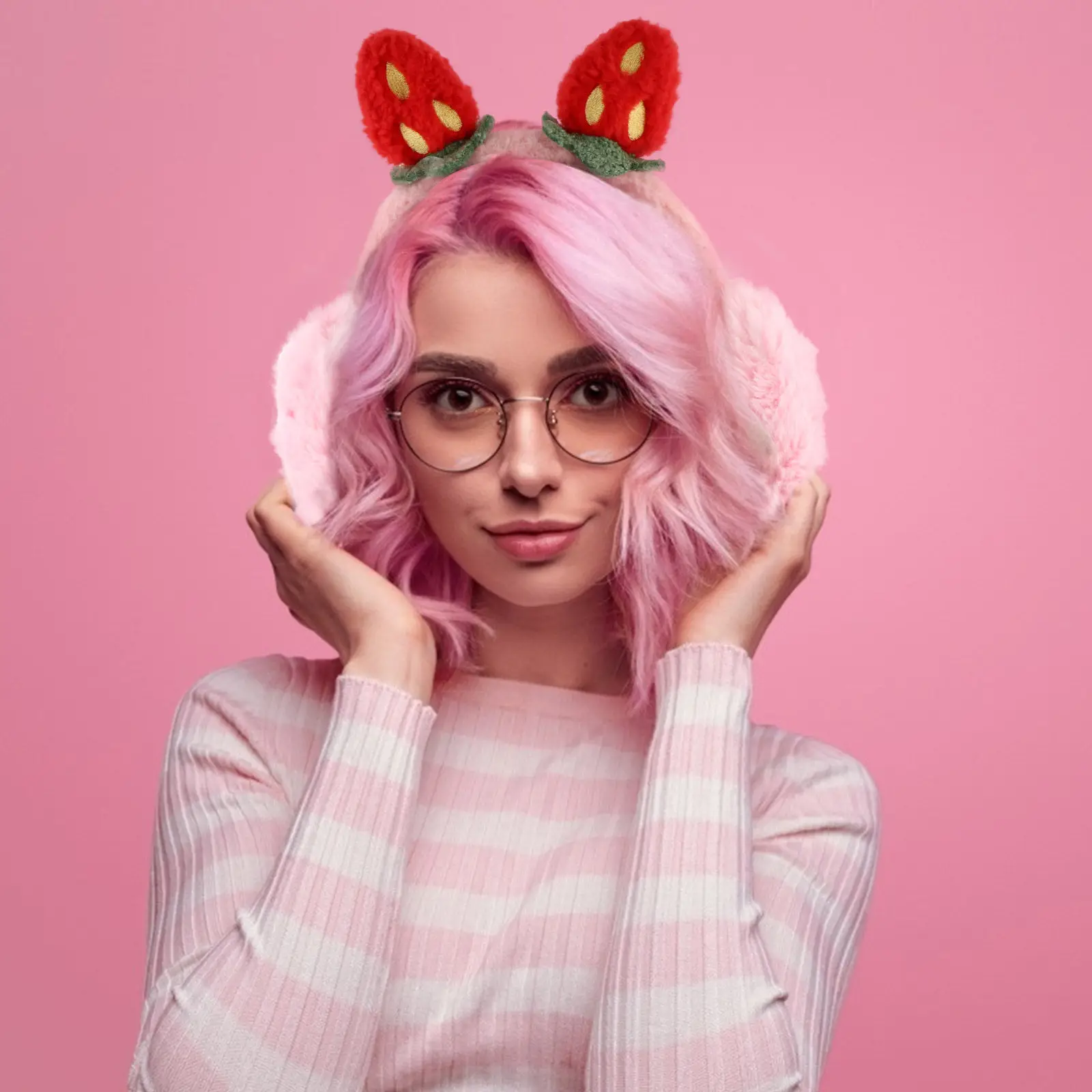 Уникальные женские наушники с клубничным дизайном для зимнего сезона: мягкие, удобные, защищающие уши, сочетающие моду и функциональность.
Уникальные женские наушники с клубничным дизайном для зимнего сезона: мягкие, удобные, защищающие уши, сочетающие моду и функциональность.