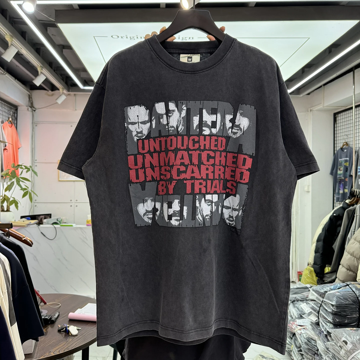 Retro Washed Vintage Rock Band Letter Print T-Shirt American Street Style Loose Couple Short Sleeve Trendy Cotton round Neck
Retro Washed Vintage Rock Band Letter Print T-Shirt American Street Style Loose Couple Short Sleeve Trendy Cotton round Neck