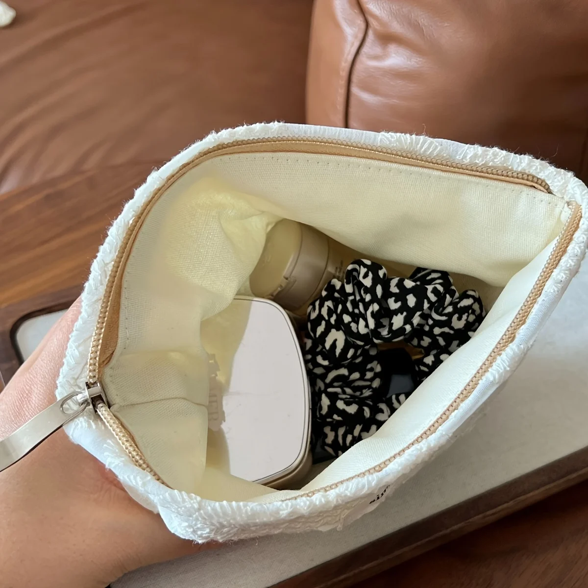 1pc Su Xi Cloth Bag, French-Style Vintage Lace Embroidered Lipstick Makeup Bag, Menstrual Pouch, Coin Purse, Earphone Case, Key Pouch, Utility Pouch
1pc Su Xi Cloth Bag, French-Style Vintage Lace Embroidered Lipstick Makeup Bag, Menstrual Pouch, Coin Purse, Earphone Case, Key Pouch, Utility Pouch