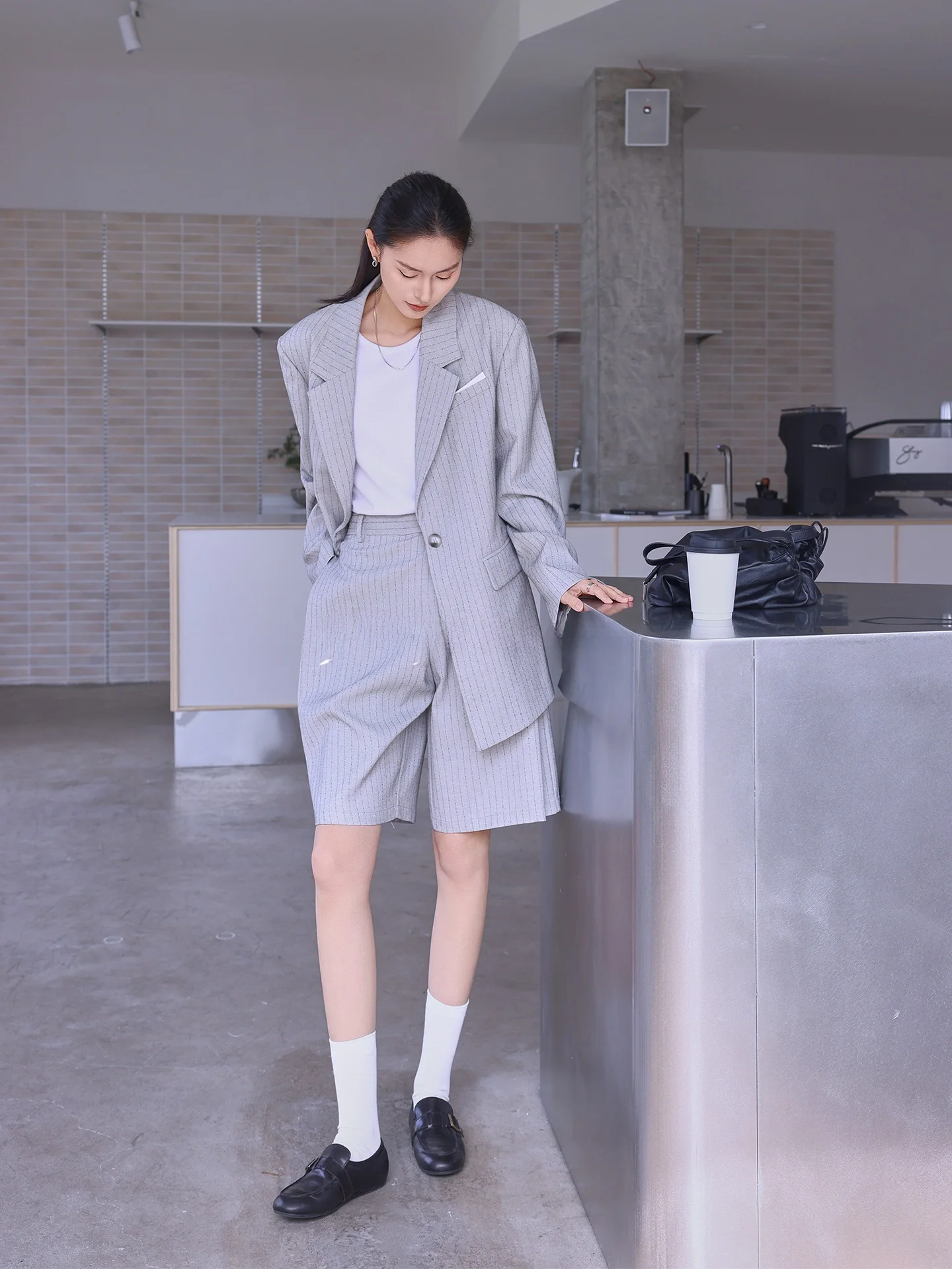 Jieji Zhang Spring Summer Loose Fit Grey Stripe Commute Versatile Women's Suit Jacket Casual Chic Business Casual Outerwear
Jieji Zhang Spring Summer Loose Fit Grey Stripe Commute Versatile Women's Suit Jacket Casual Chic Business Casual Outerwear
