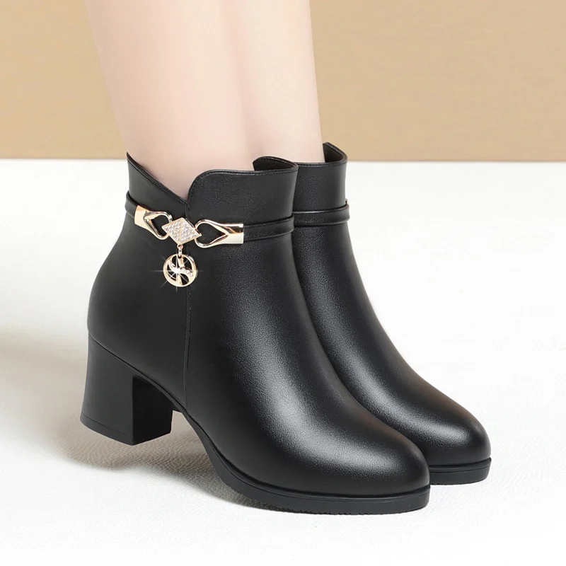 Women's Soft Leather Ankle Boots Casual Autumn Winter Thick Elegant Warm Trend Platform Korean Fashion Thick Heel Boots
Women's Soft Leather Ankle Boots Casual Autumn Winter Thick Elegant Warm Trend Platform Korean Fashion Thick Heel Boots