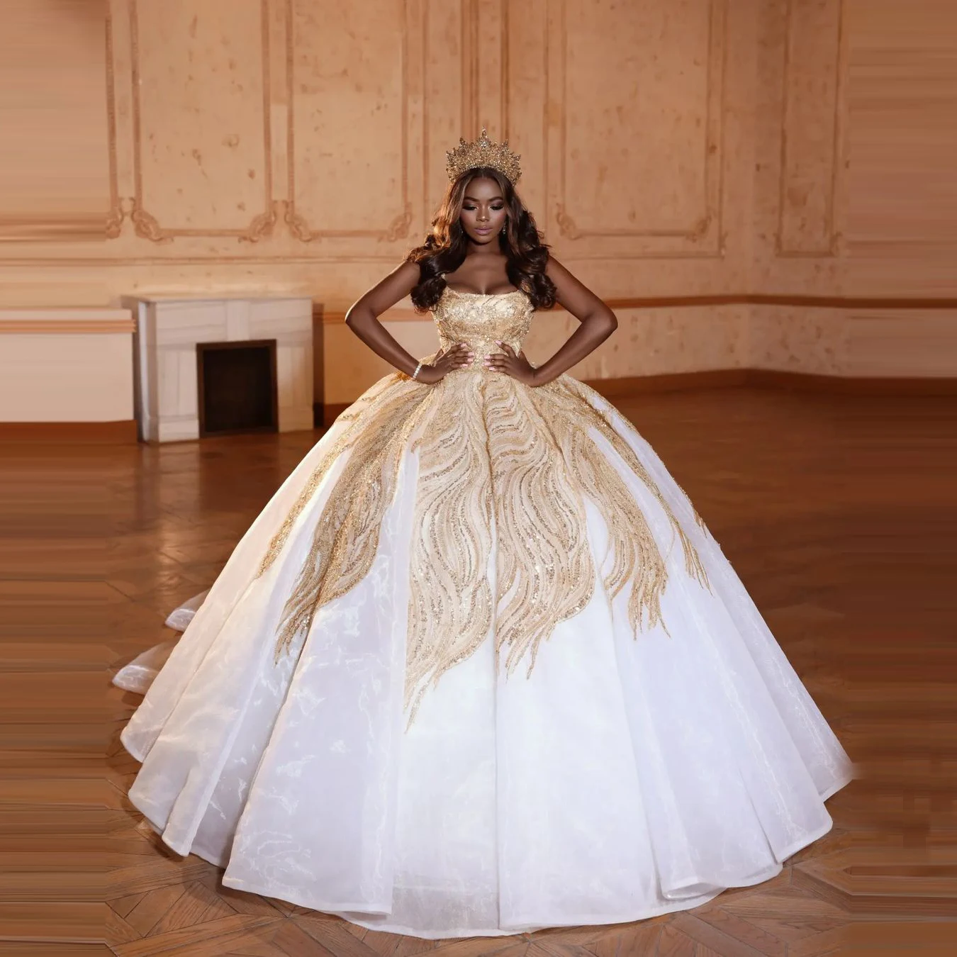 Luxury Ball Gown Wedding Dresses Gold Lace Appliques Lace-up Back Organza Women Bridal Wedding Gowns Strapless Ruffles
Luxury Ball Gown Wedding Dresses Gold Lace Appliques Lace-up Back Organza Women Bridal Wedding Gowns Strapless Ruffles
