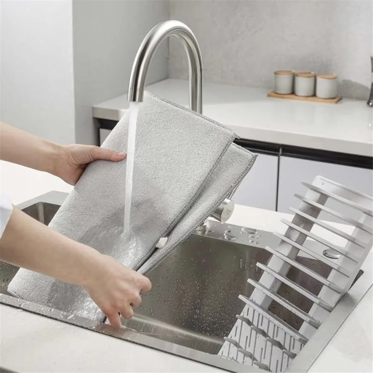 Separated Drain Frame, Detachable Multifunctional Drying Pad, and Superfine Fiber Absorbent Pad for Dishes
Separated Drain Frame, Detachable Multifunctional Drying Pad, and Superfine Fiber Absorbent Pad for Dishes