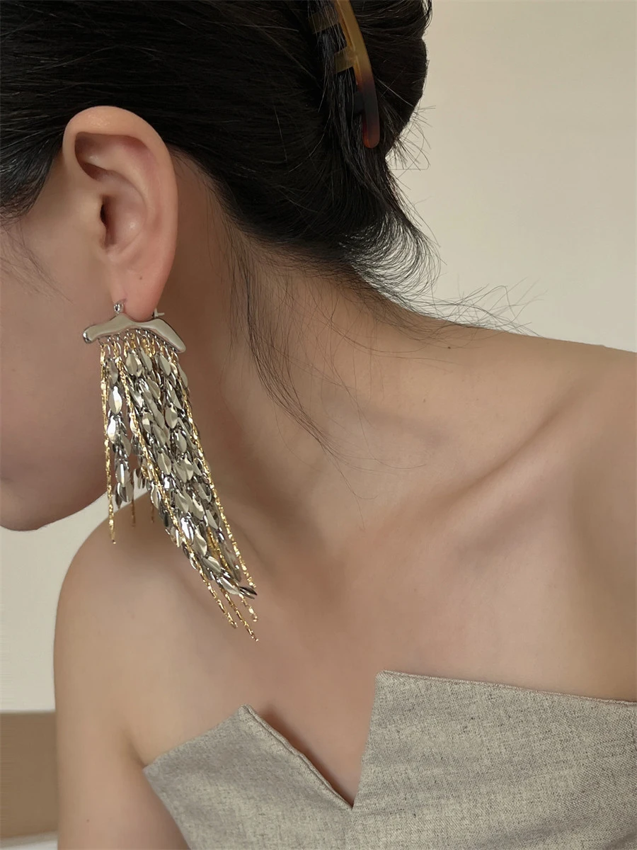 Tassel Leaf Earrings Vintage Exaggerated Banquet extra long ear pin accessory for lady
Tassel Leaf Earrings Vintage Exaggerated Banquet extra long ear pin accessory for lady