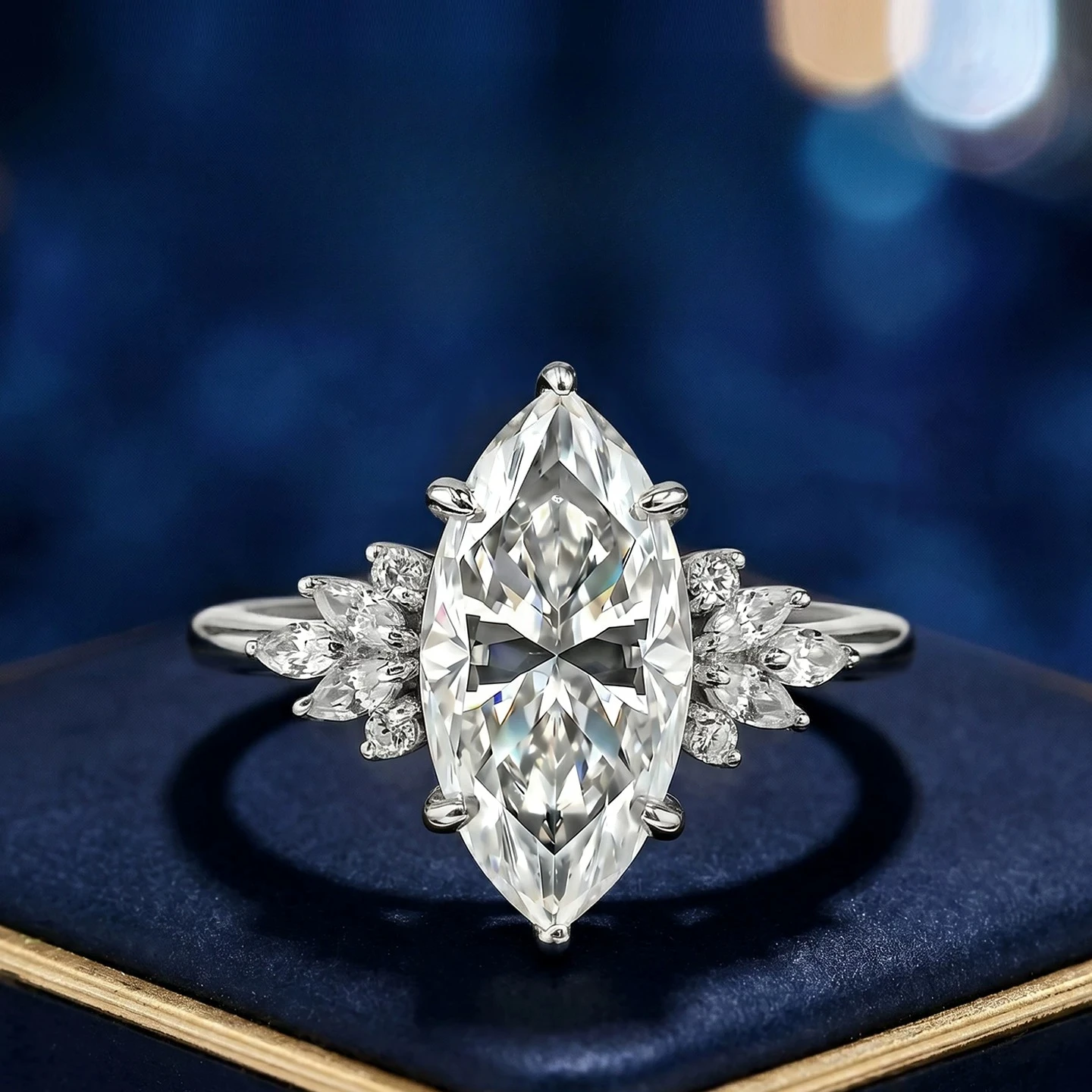 S925 pure silver ring 3 carats D color horse eye moissanite French palace niche high-end women's jewelry
S925 pure silver ring 3 carats D color horse eye moissanite French palace niche high-end women's jewelry