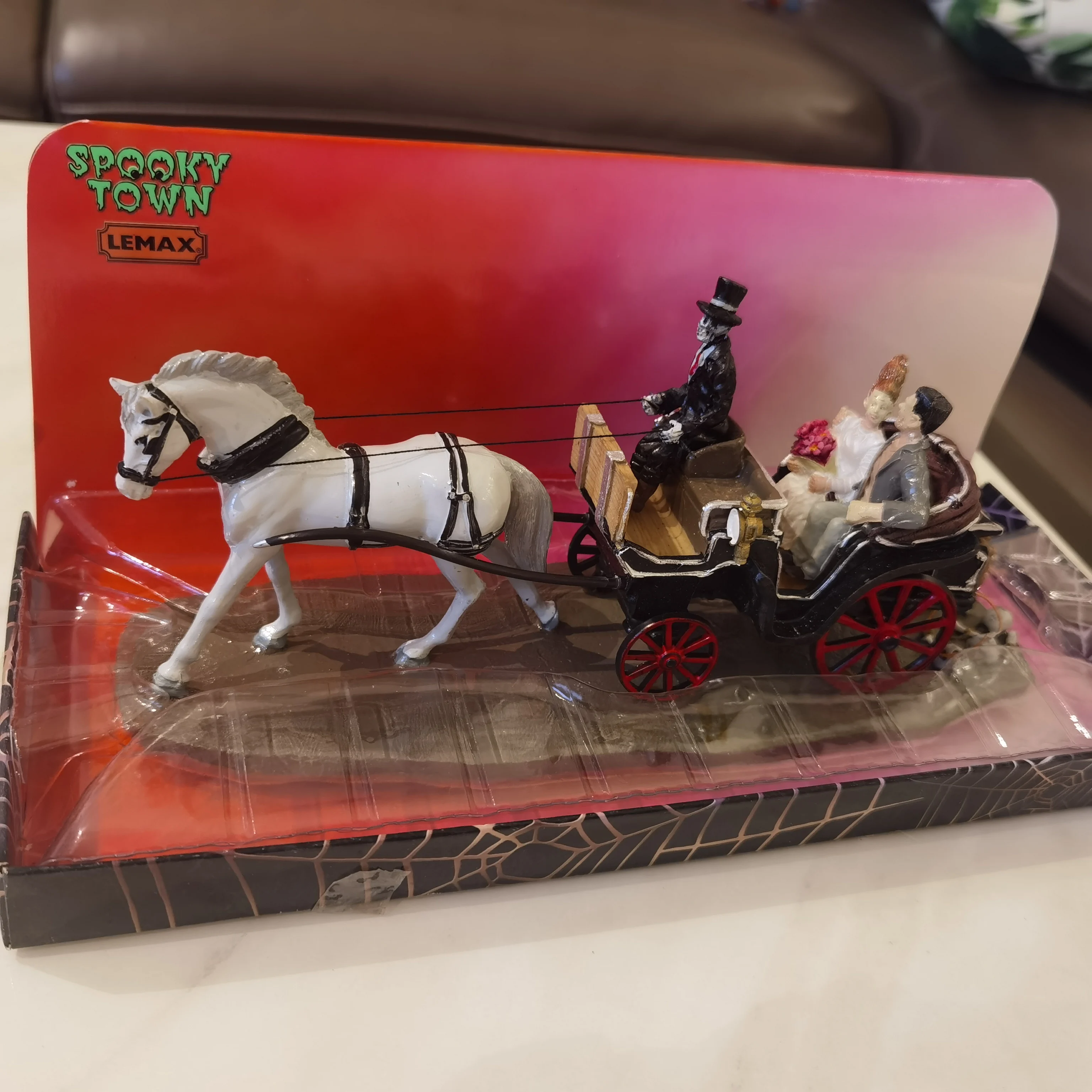 Halloween Decor Hand Painted Halloween Skeleton Carriage Ornaments Home Decorations Accessories Holiday Decoration Gift
Halloween Decor Hand Painted Halloween Skeleton Carriage Ornaments Home Decorations Accessories Holiday Decoration Gift