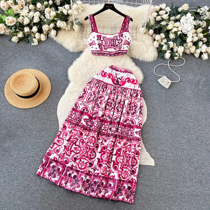 Runway Women Holiday Suit Summer Spaghetti Strap Vest Short Tops+Long Skirts Lady Red Blue And White Porcelain Print 2 Piece Set
Runway Women Holiday Suit Summer Spaghetti Strap Vest Short Tops+Long Skirts Lady Red Blue And White Porcelain Print 2 Piece Set