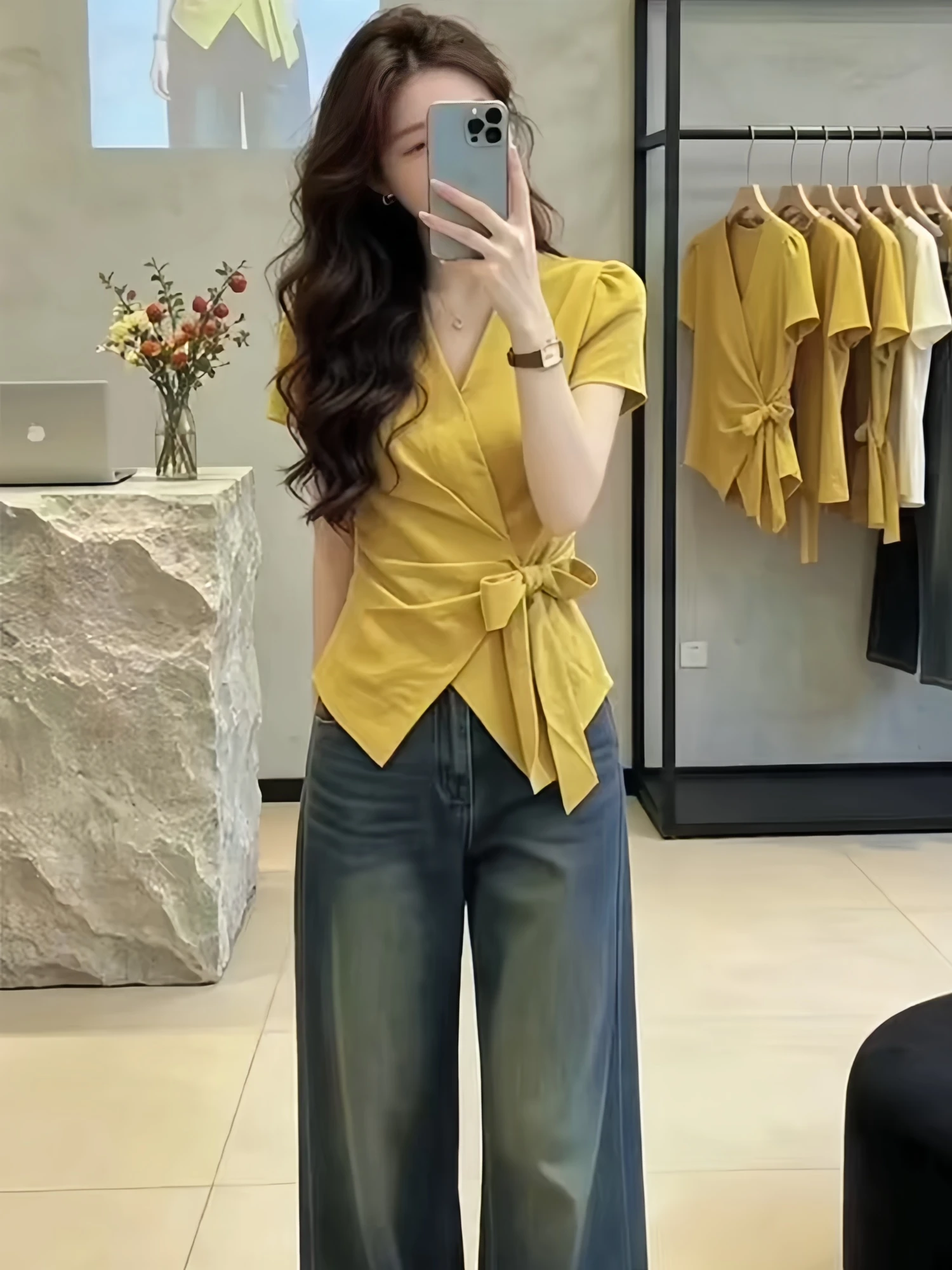 Women's V-neck Cross Tie Short Sleeve Shirt Design Sensation Slimming Waist Effect Summer New Style Casual Loose Fit Top
Women's V-neck Cross Tie Short Sleeve Shirt Design Sensation Slimming Waist Effect Summer New Style Casual Loose Fit Top