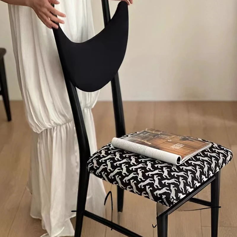 French medieval makeup chair designer solid wood dining chair backrest American retro dining table chair home
French medieval makeup chair designer solid wood dining chair backrest American retro dining table chair home