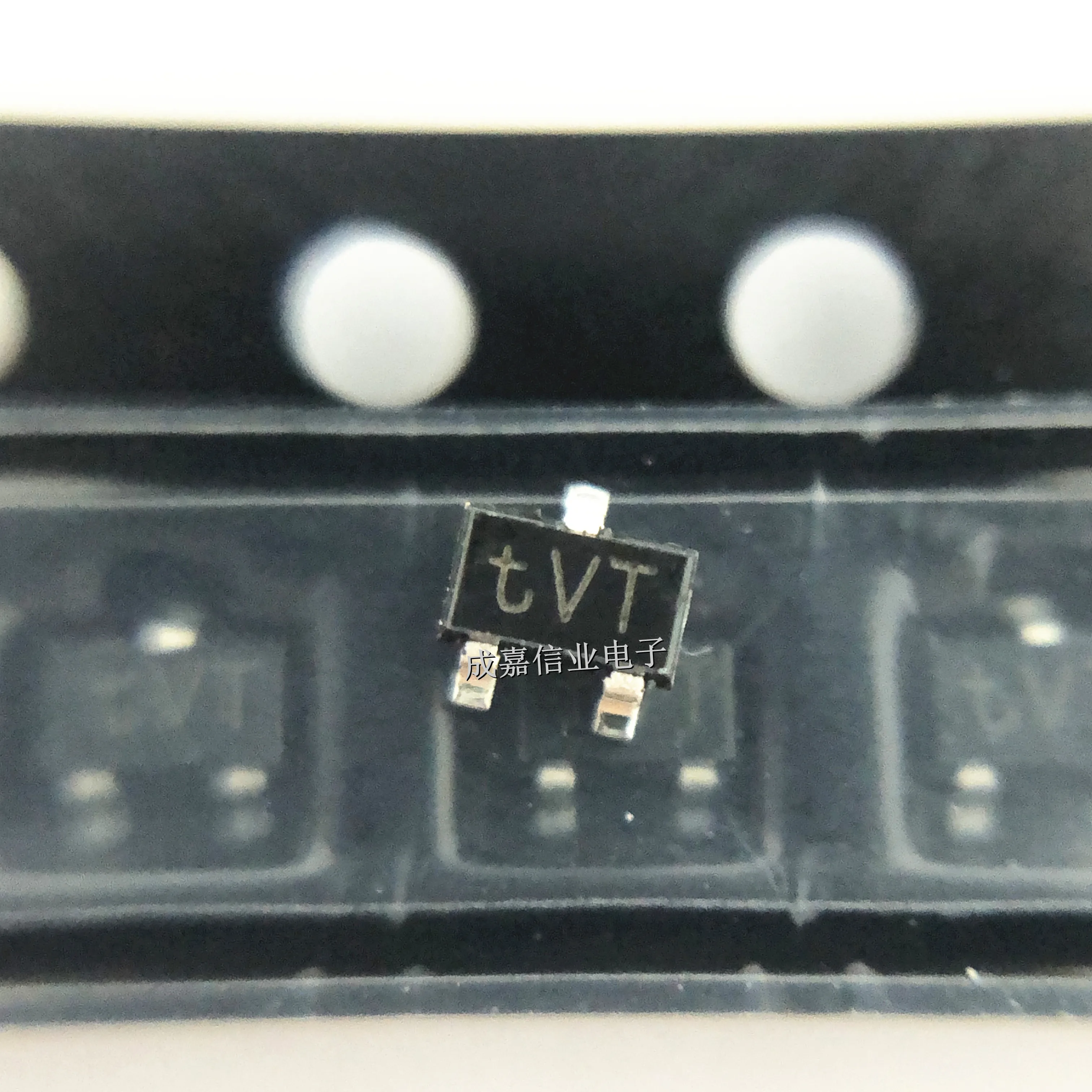 10 шт./лот BSS84AKW,115 SOT-323-3 MARKING; MOSFET-транзисторы TVT P-канальные 150 мА 50 В 7,5 Ом, рабочая температура: от -55°C до +150°C
10 шт./лот BSS84AKW,115 SOT-323-3 MARKING; MOSFET-транзисторы TVT P-канальные 150 мА 50 В 7,5 Ом, рабочая температура: от -55°C до +150°C