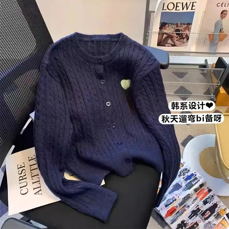 Женский однотонный вязаный кардиган, винтажный жаккардовый однобортный Кардиган на пуговицах, с круглым вырезом, на осень
Женский однотонный вязаный кардиган, винтажный жаккардовый однобортный Кардиган на пуговицах, с круглым вырезом, на осень