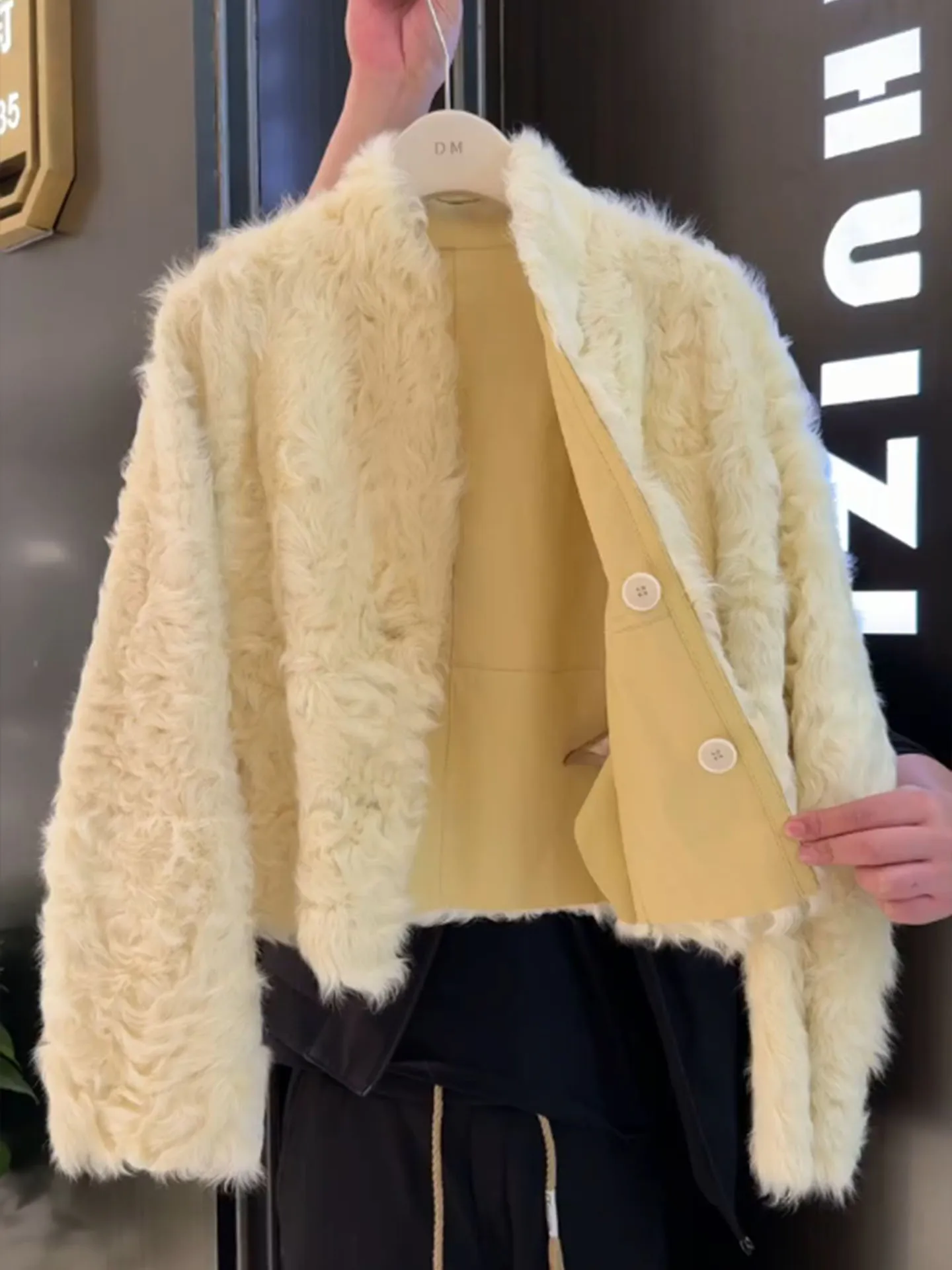 Princ Sle ort Bicolor Fur Jaet Women's Winter Warm Thiened Outerwear Yellow Color Unique Beautiful High-End Feeling
Princ Sle ort Bicolor Fur Jaet Women's Winter Warm Thiened Outerwear Yellow Color Unique Beautiful High-End Feeling