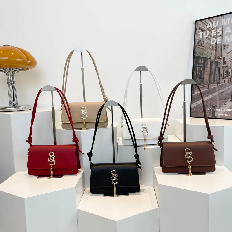 2025 New Simple Handheld Small Square Bag Women's Bag Light Luxury Western Style Shoulder Bag Commuter Crossbody Bag
2025 New Simple Handheld Small Square Bag Women's Bag Light Luxury Western Style Shoulder Bag Commuter Crossbody Bag