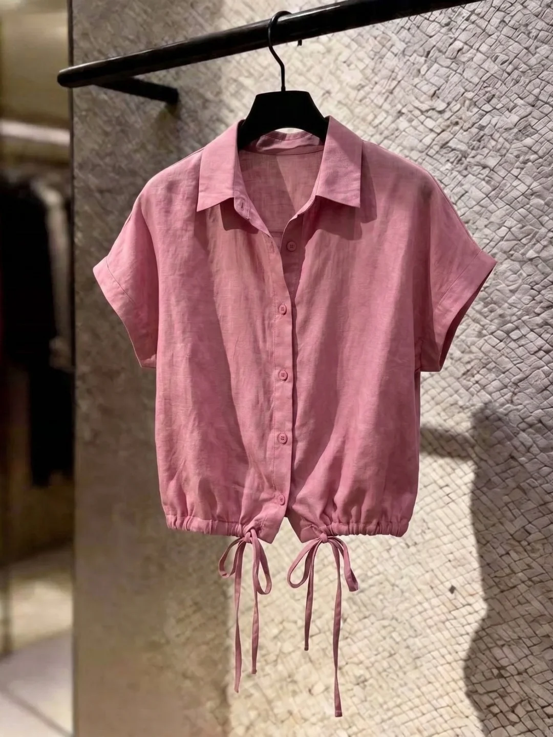 Elegant Single-Button Design Sun Protection Shirt Loose Drawstring Waist Short Sleeve Women's Fashion Commuting Shirt 2026 Su...
Elegant Single-Button Design Sun Protection Shirt Loose Drawstring Waist Short Sleeve Women's Fashion Commuting Shirt 2026 Su...